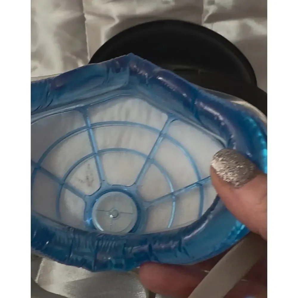 NEW Envo Mask Respirator N95 Gel Seal With Storage Case, and 4 New Filters